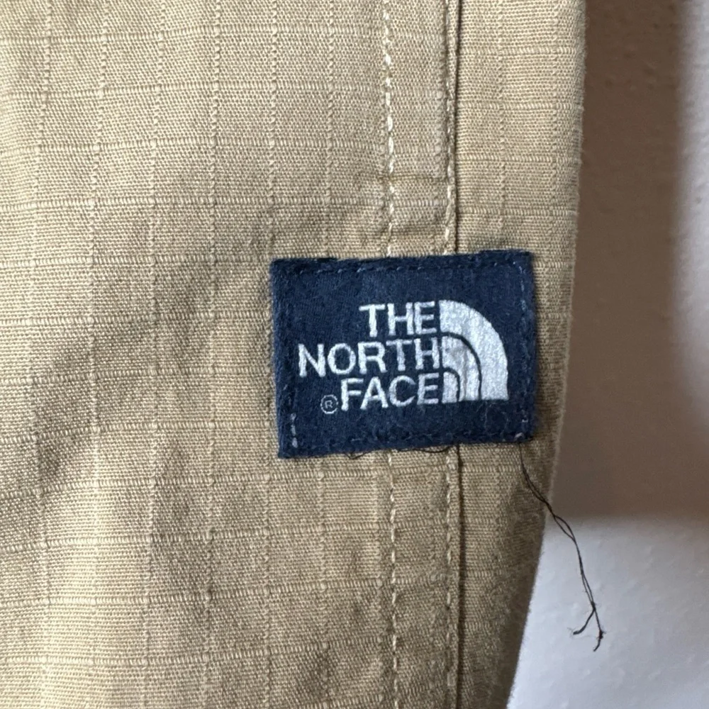 The North‎ Face Men's Khaki Button-Down Shirt, Ripstop size medium